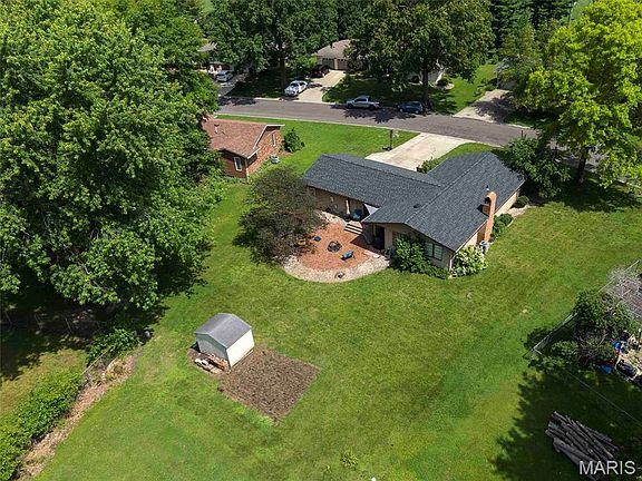 2nd image of 802 W Miller Dr