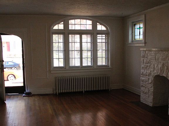 4th image of 1083 Terrace Dr