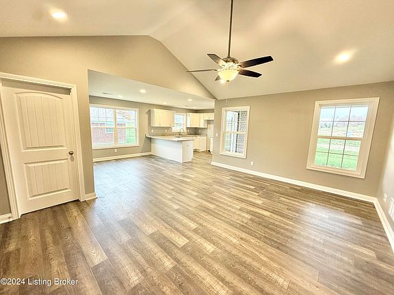 2nd image of 124A Lanai Dr