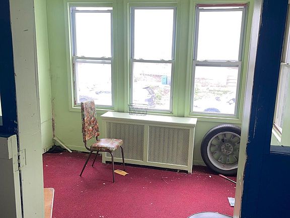 4th image of 6418 Chelwynde Ave