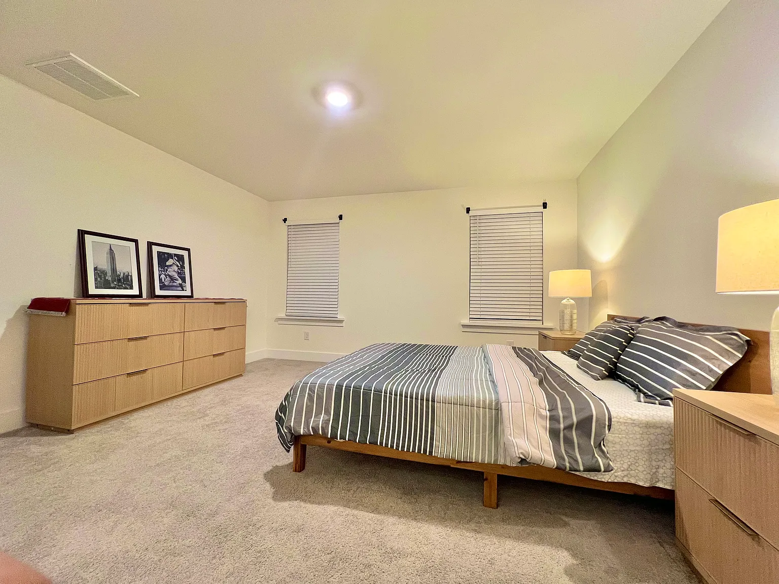 4 bed, 3.5 bath, 2163 sqft, $1,000 — Photo 2