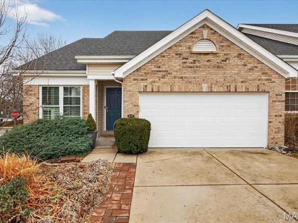 800 Whispering Village Cir, Ballwin, MO 63021