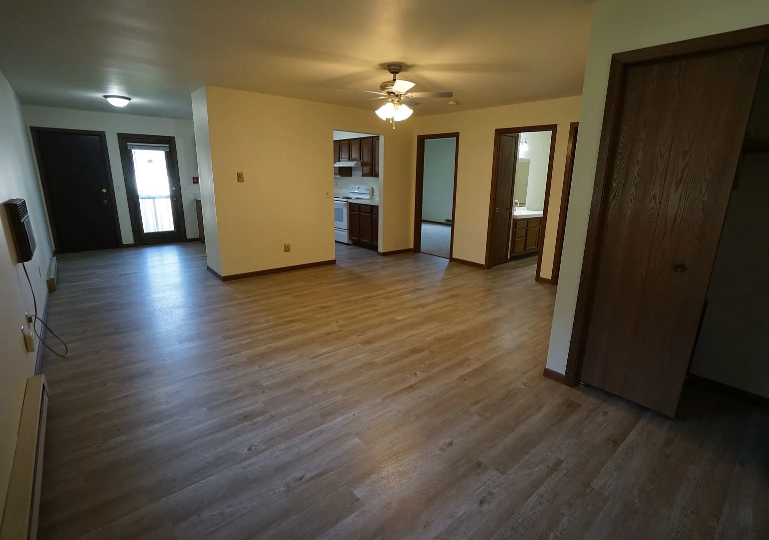 1610 — Photo 3