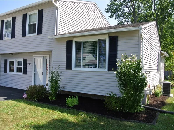 203 Windebank Ln, Minoa, NY 13116