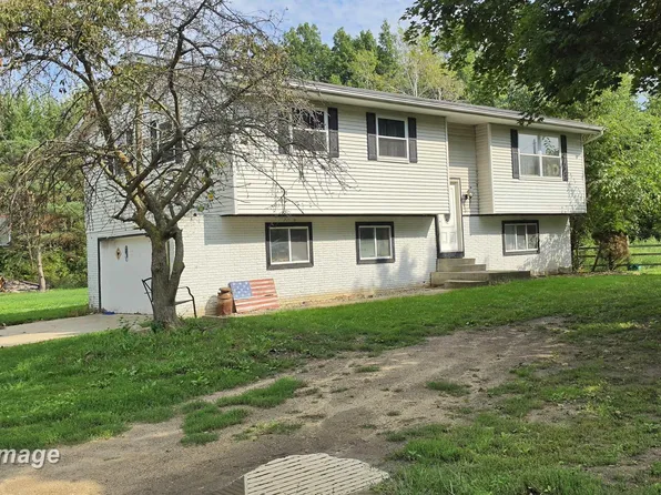 16807 Oakley Rd, Chesaning, MI 48616