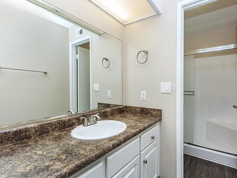 Carlyle Square Apartment Homes — Photo 48