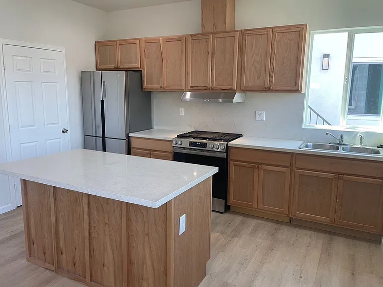 317 1/2 N Alvarado St — Photo 12
