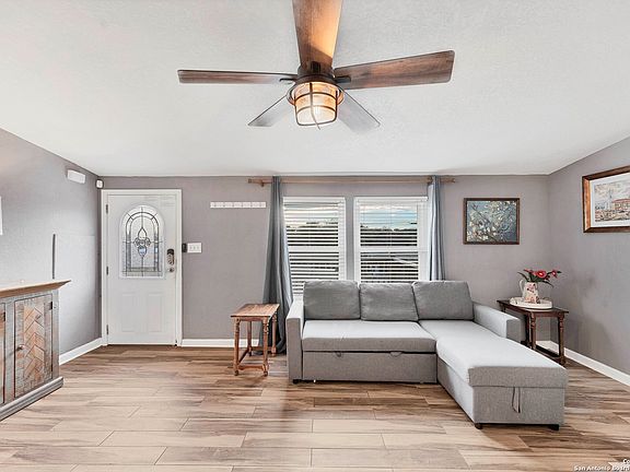 4th image of 1875 LIVE OAK DR