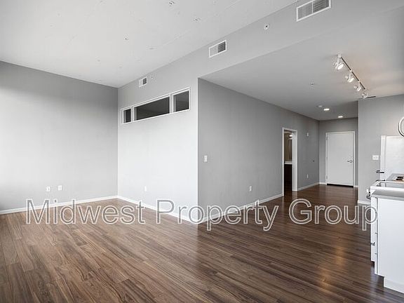 4th image of 4100 Lindell Blvd APT 306
