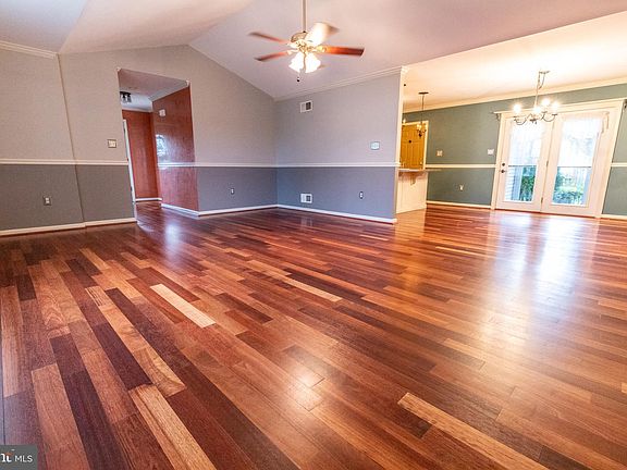 5th image of 432 Larkspur Ln