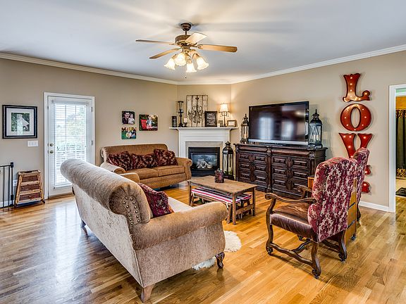4th image of 1119 Heathwood West Dr