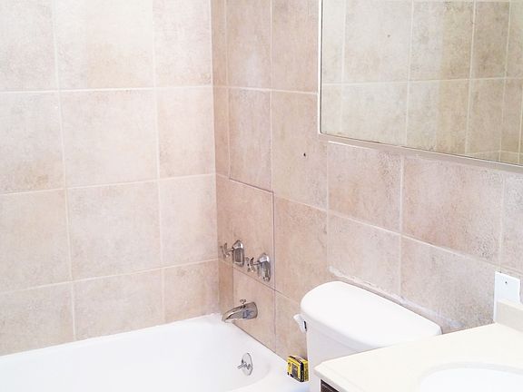 3rd image of 3950 N Lake Shore Dr APT 221