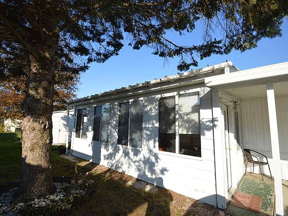 3rd image of 526 N Lake St Lot 133