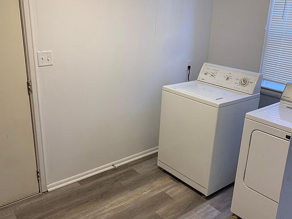 4th image of 918 Colleen Ave