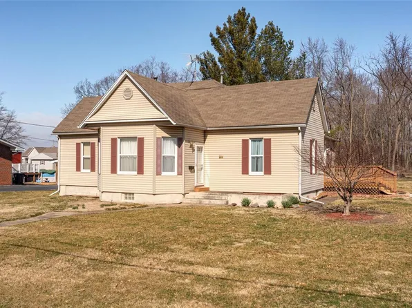203 E Leonard St, Staunton, IL 62088