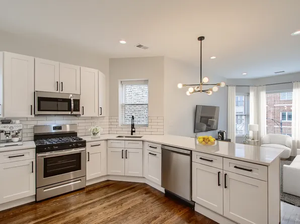 1452 W Irving Park Rd #3, Chicago, IL 60613