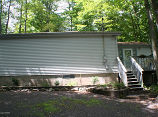 1 Winnebago Dr, Pocono Lake, PA