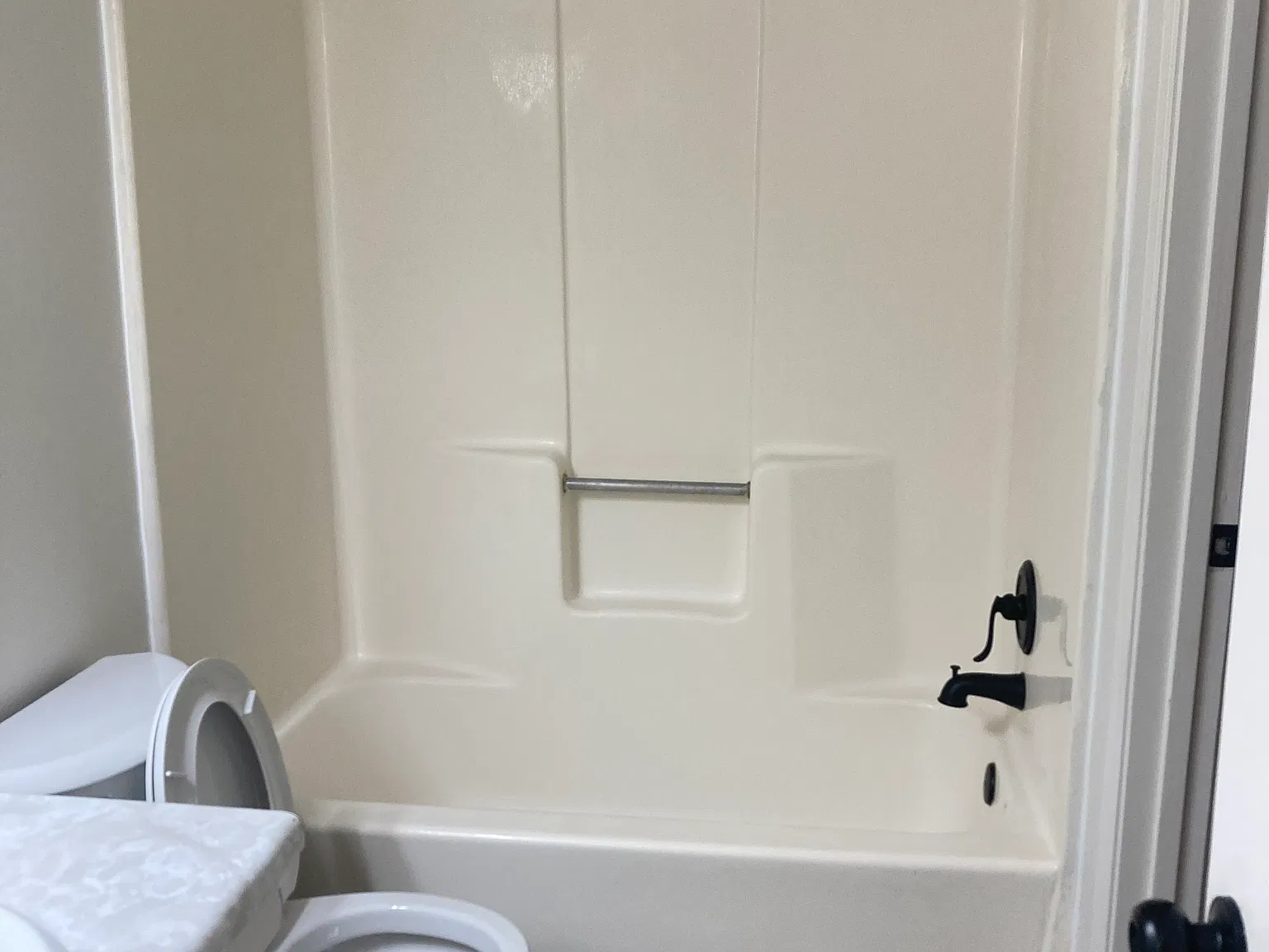 3 bed, 1.5 bath, $2,200 — Photo 2
