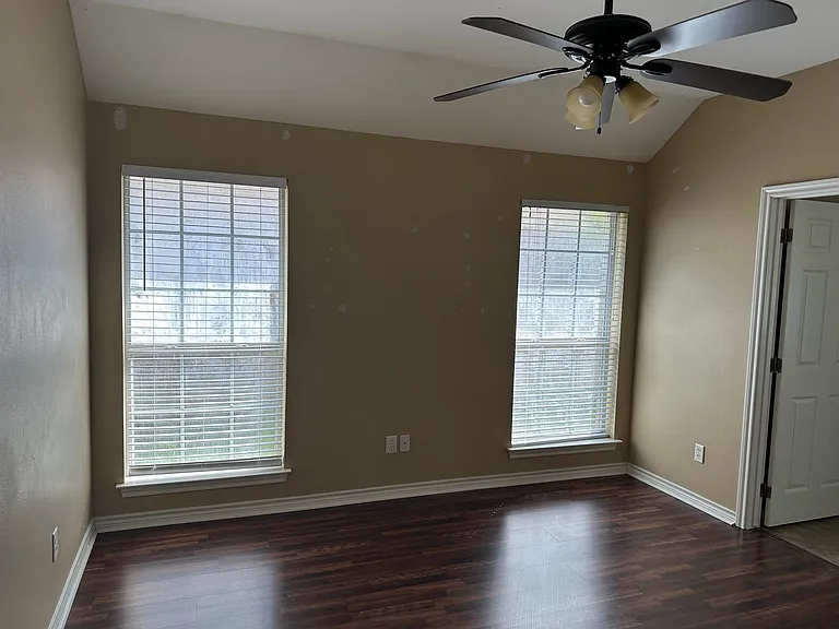 215 Landsburg Ct — Photo 38