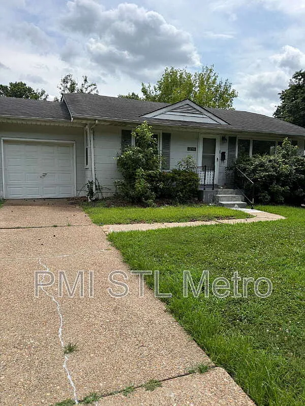 2 bed, 1.0 bath, 990 sqft, $1,199 — Photo 1