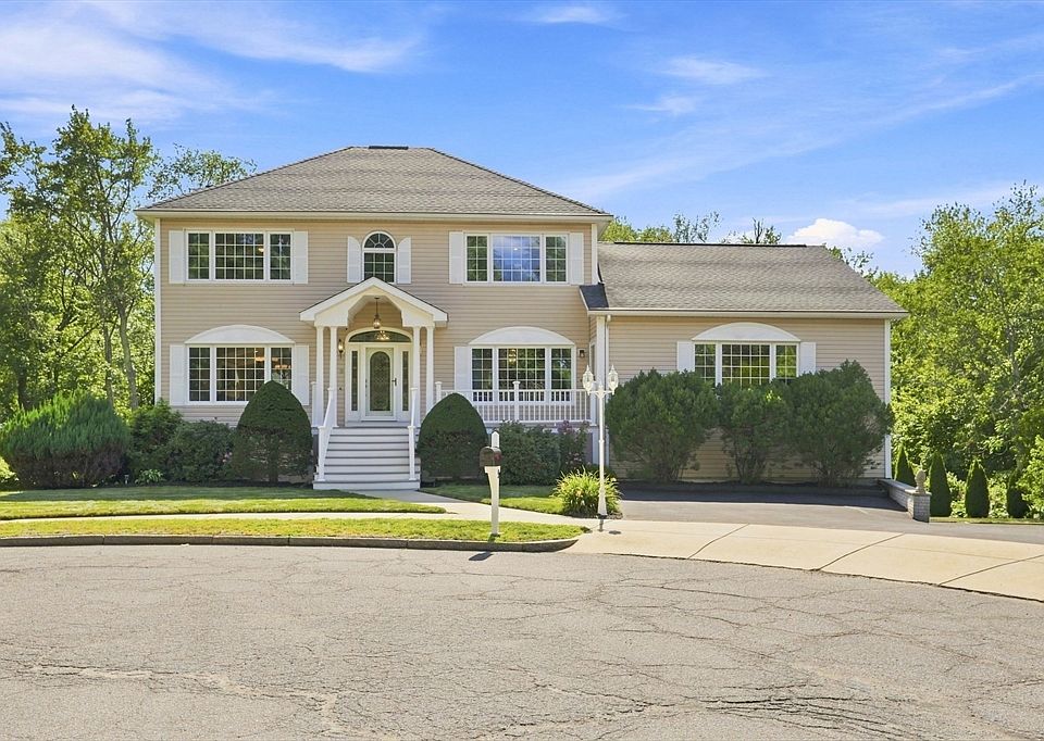 1st image of 9 Sullivan Cir
