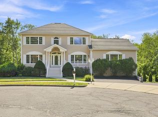 9 Sullivan Cir, Stoneham, MA 02180