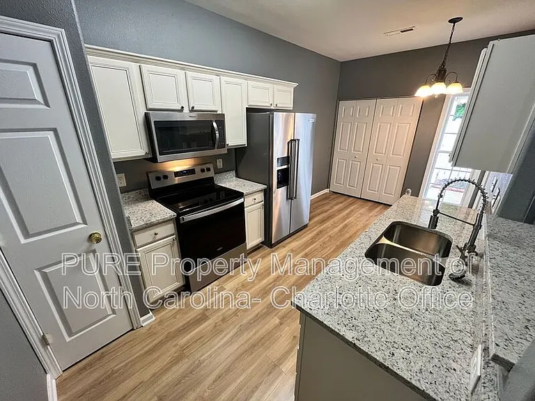 8267 Carob Tree Ln — Photo 10