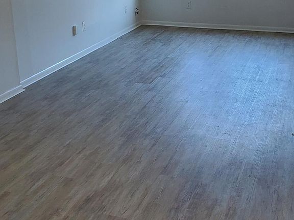 3rd image of 5369 Leicester Ct