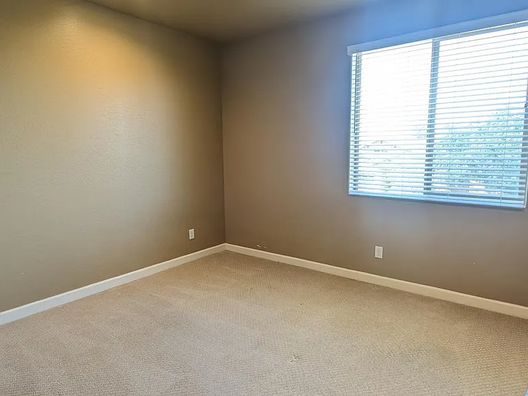 2119 E Kings Ave — Photo 22