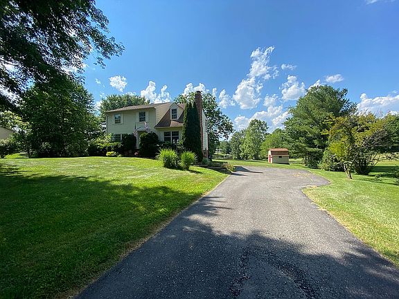2nd image of 10217 Ni River Dr