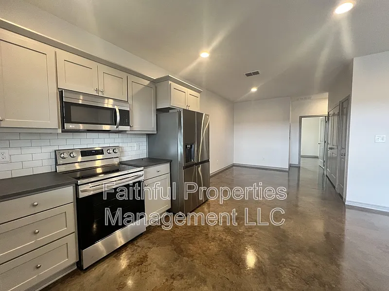 3 bed, 2.0 bath, $1,595 — Photo 3