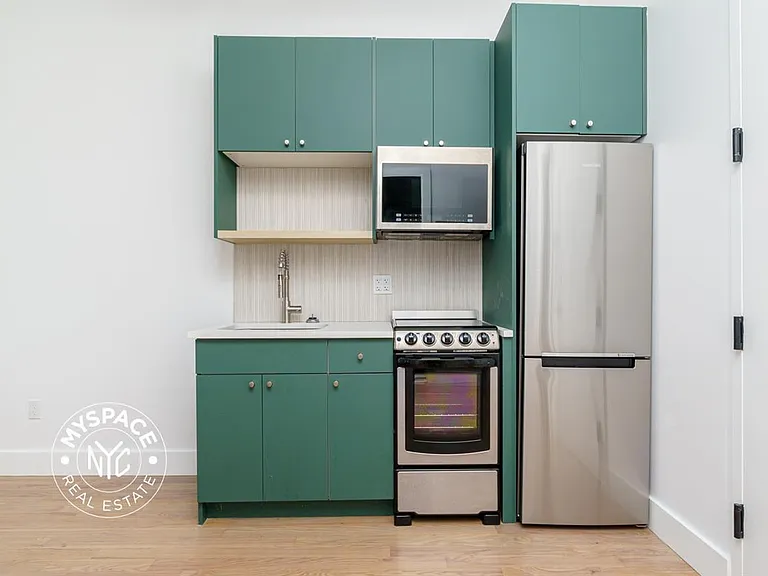 1027 Putnam Ave #4A — Photo 2
