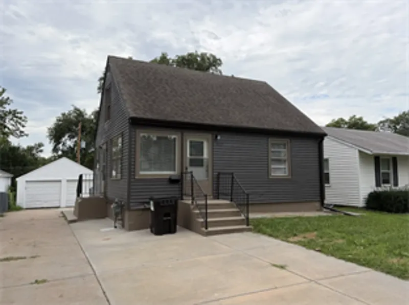 4 bed, 2.0 bath, $1,999 — Photo 1