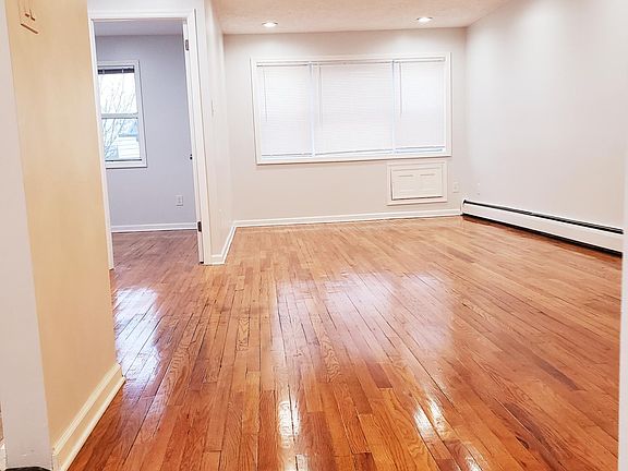 5th image of 2573 W 15th St APT 3