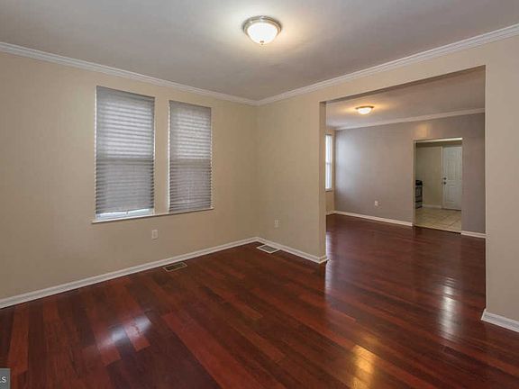 3rd image of 2911 Oak Hill Ave