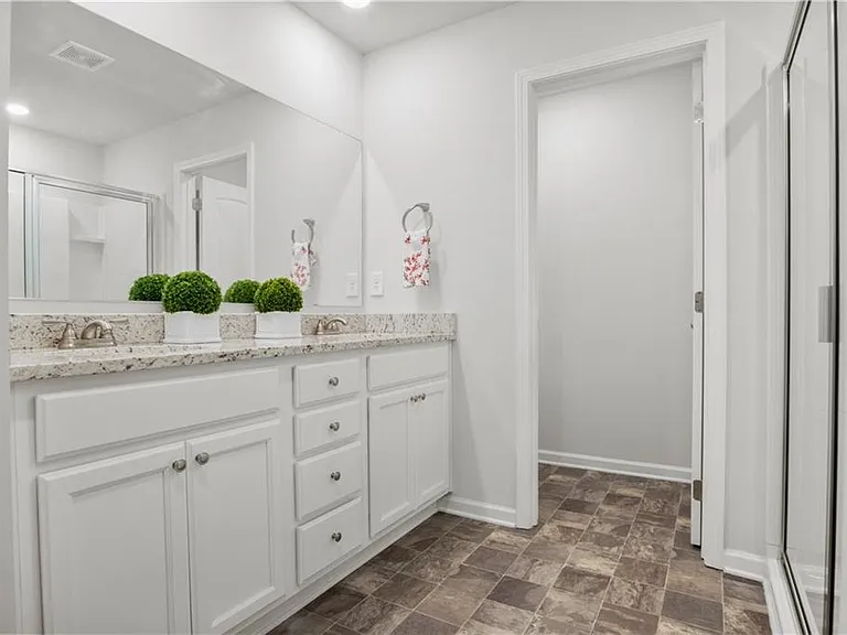 239 Turner Ln — Photo 15
