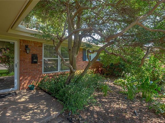 3rd image of 2809 Northampton Pl