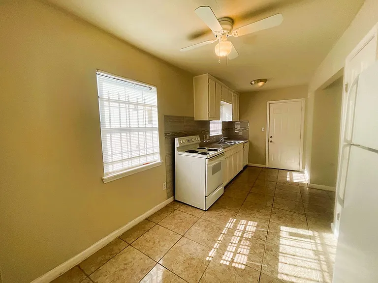 3815 Drew St — Photo 8