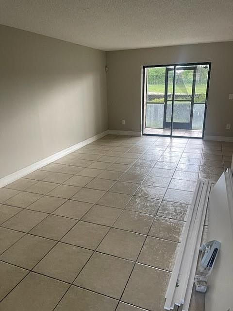 1st image of 20725 NE 8th Ct APT 102