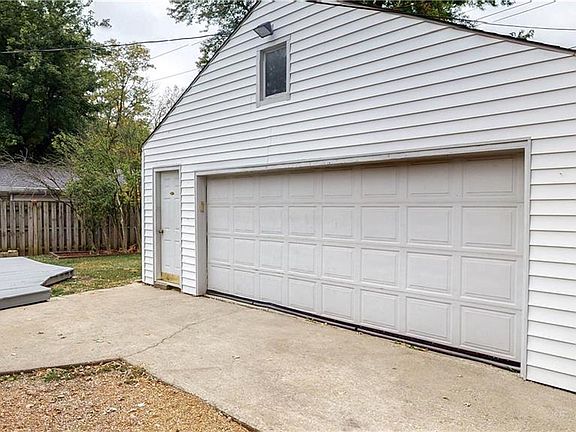 4th image of 2902 Corvallis Cres