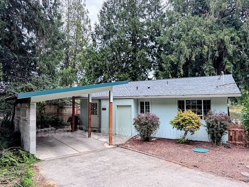 2 bed, 1.0 bath, 825 sqft, $2,300 — Photo 2