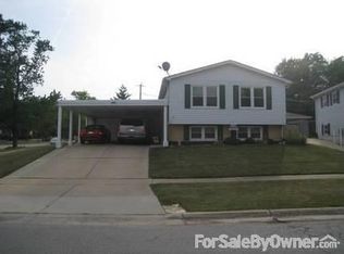 5700 Edward Dr, Oak Forest, IL 60452