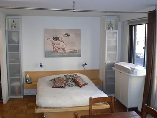Rented by Akam Sales and Brokerage | media 2