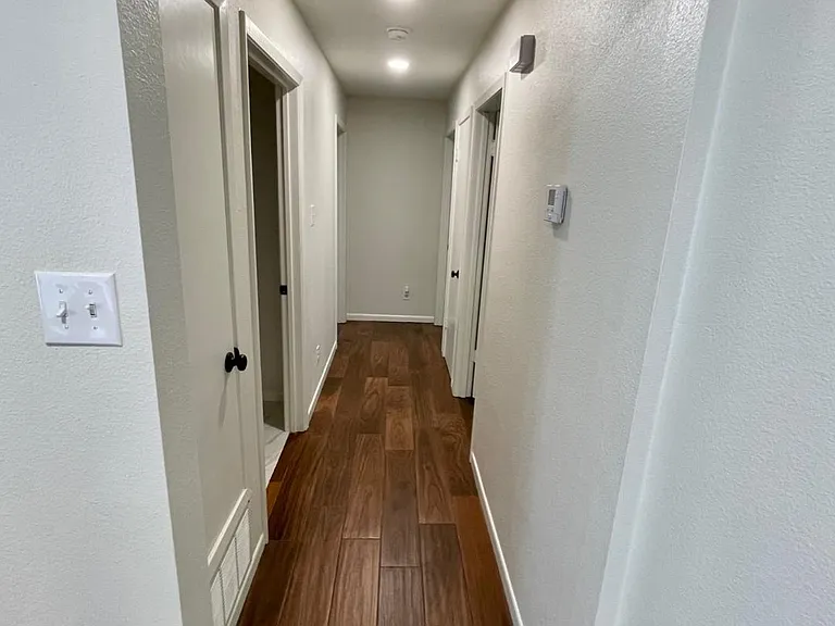 105 Montclair St — Photo 17