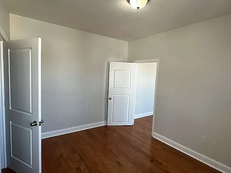 163 Bergen Ave #4B — Photo 4