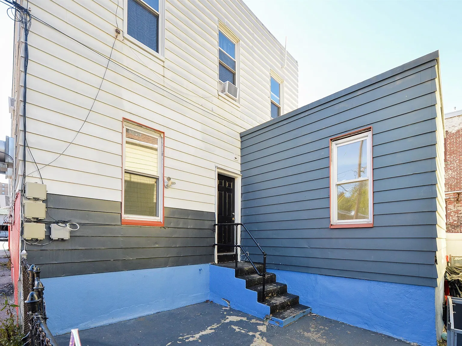 2 bed, 1.0 bath, $2,100 — Photo 2