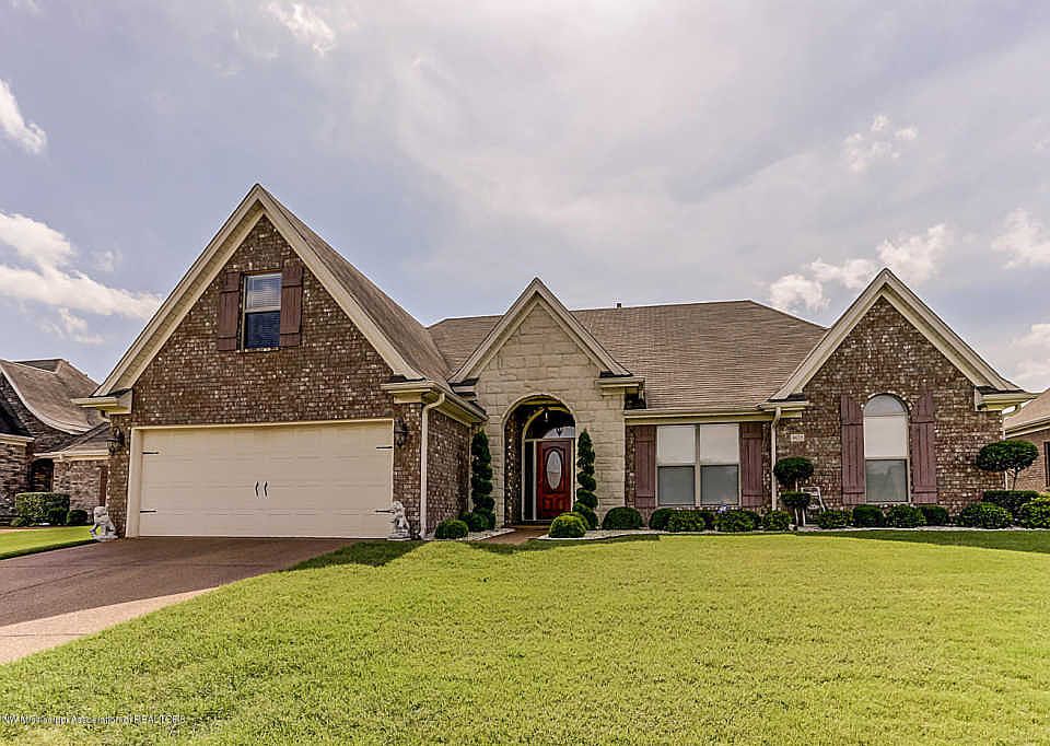 1st image of 4825 Spike Ln