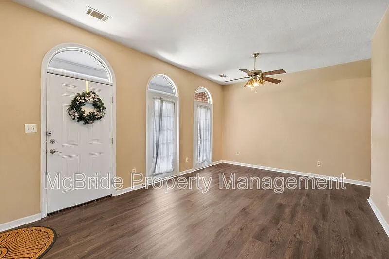 3 bed, 2.5 bath, 2183 sqft, $1,950 — Photo 3