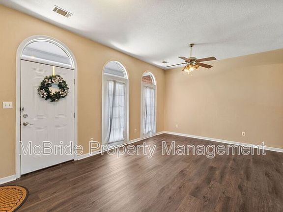 3rd image of 928 Hunting Horn Way W