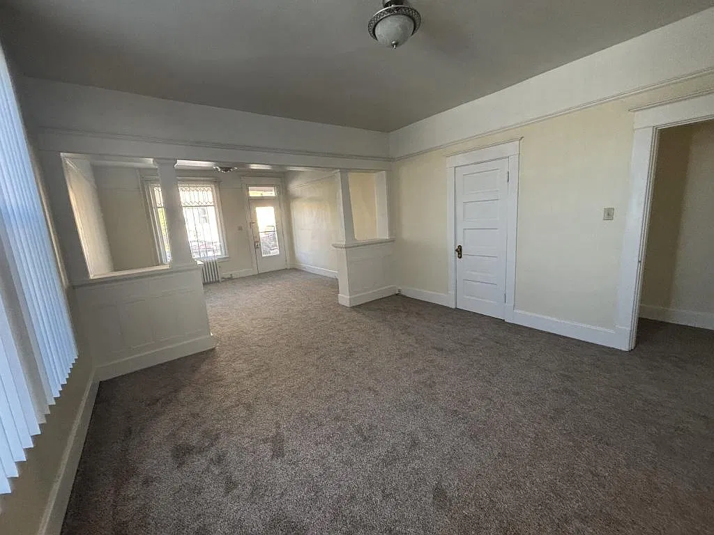 538 W Broadway St — Photo 4